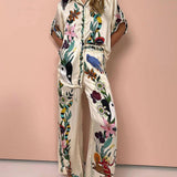 Nika | Ensemble chemise et pantalons en satin avec imprimé unique, style Resort