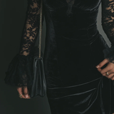 Orinthia™ — Robe velours au charme magnétique