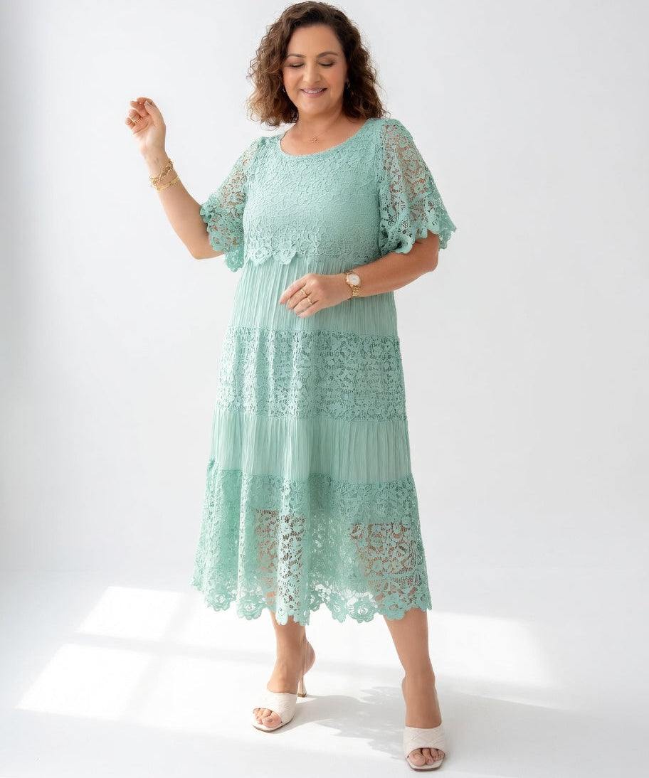 Clarisse™ — Robe midi élégante à dentelle délicate